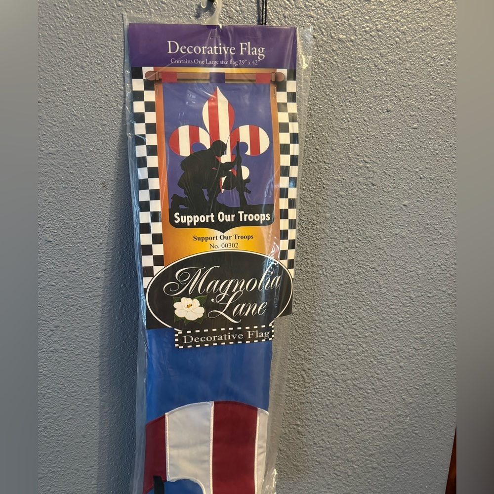 Fleur de lis house flag